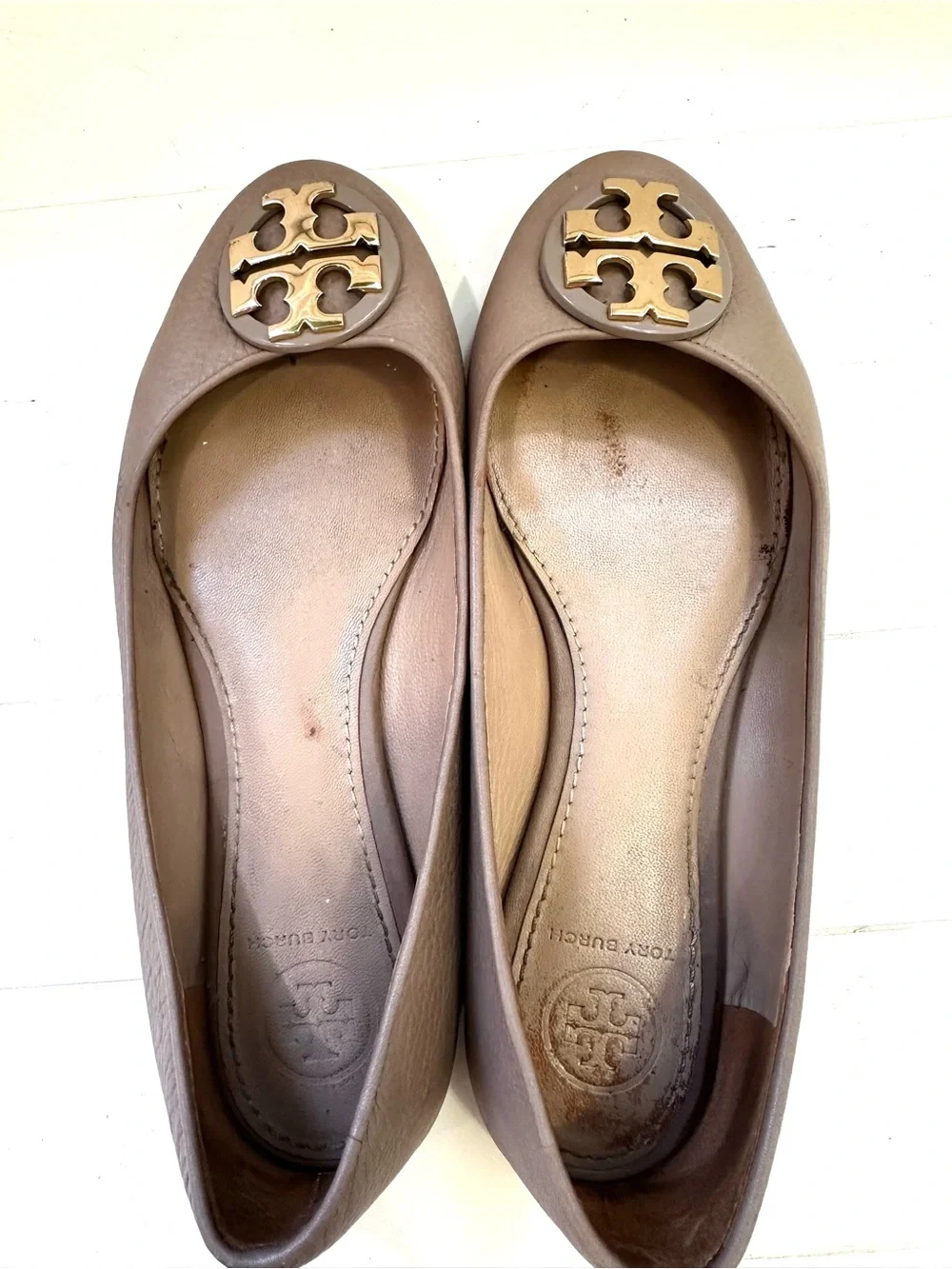 Tory Burch Reva Ballet Pebbled Leather Flats in Taupe Sz 6